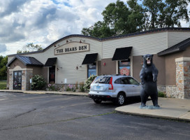 Bears Den Sports Eatery outside