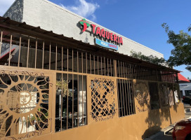 Taqueria La Perla Tapatia outside