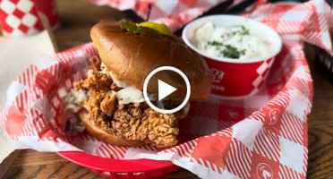 Hattie B's Hot Chicken Nashville West food