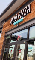 Mod Pizza outside