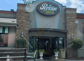 Perkins Restaurant & Bakery outside