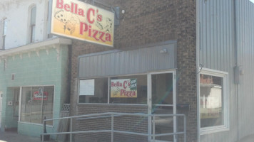 Bella C's Pizza outside