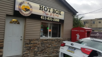 Hot Box Pizza Wings outside