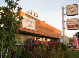 Steve's Cafe outside