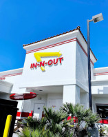 In-n-out Burger outside