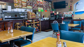 Roman's Mexican Deli food