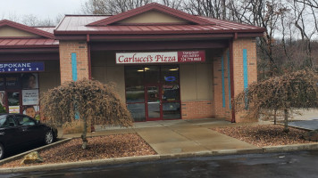 Carlucci's Pizza outside