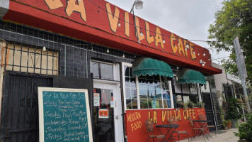 La Villa Cafe outside