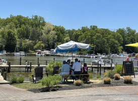 Donnelly’s Dockside food