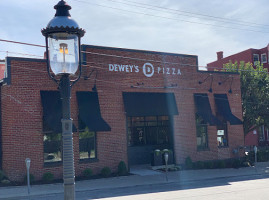 Dewey's Pizza In Cinc food