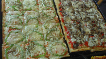 Ricky Dee's Pizza food