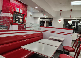 In-n-out Burger inside