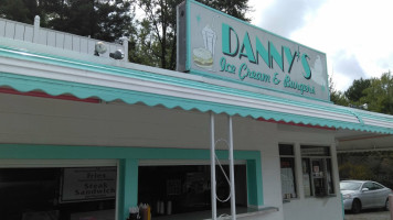 Danny’s Ice Cream Burgers outside