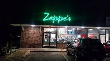 Zeppe's Pizzeria outside