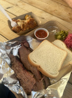 Arn's Bbq food