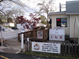 Ice Cream Cottage outside