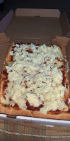 Breezy's Pizza food