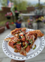 Mm! Mm! Pizza outside