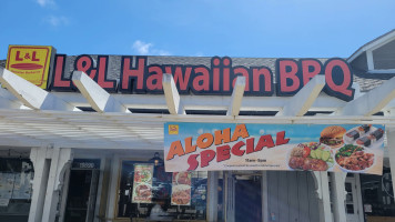 L&l Hawaiian Barbecue inside