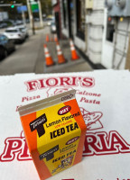 Fiori's Pizzaria outside