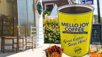 Mello Joy Coffee outside