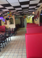 Taqueria El Barrio inside