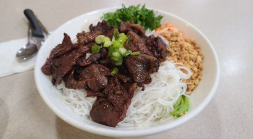 Pho Lee Hoa Phat food