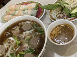 Pho Lee Hoa Phat food