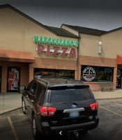 Tom's Papa Dino's Pizza outside