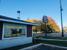 Seder's Pizza outside