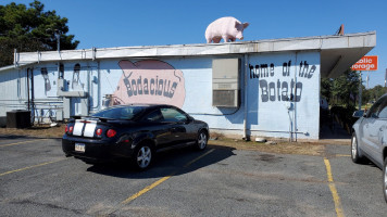 Bodacious -b-q outside