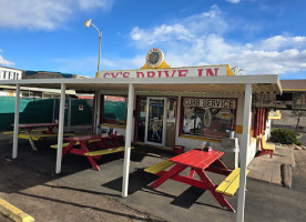 Cy's Drive-in inside