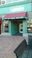 Saylor's Front Street Pizzeria outside