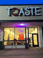 Toaste In East Lans food