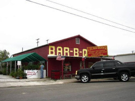 Luling B Q inside