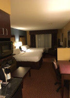 Holiday Inn Express Suites Helena inside