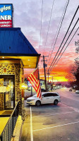 Arlington Diner outside