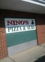 Nino's Pizza Subs food