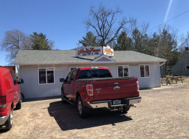 Bloomer Pub Cafe outside