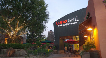 Luna Grill outside