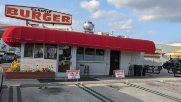 Classic Burger outside