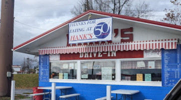 Hank's Drive-in outside