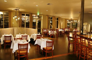 Laurus: Southern European Bistro inside