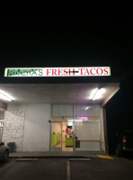 Riveras Fresh Tacos outside