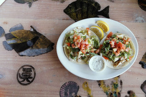 Paʻia Fish Market Restaurant inside