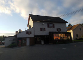 The M&m Sandwich And Pizza Shop outside