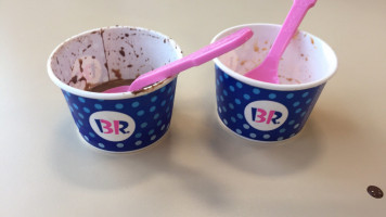 Baskin-robbins outside