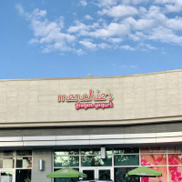 Menchie's Frozen Yogurt outside