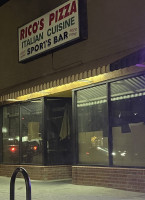 Rico's Pizza food