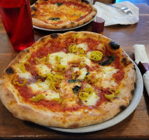 Pizza Brutta food